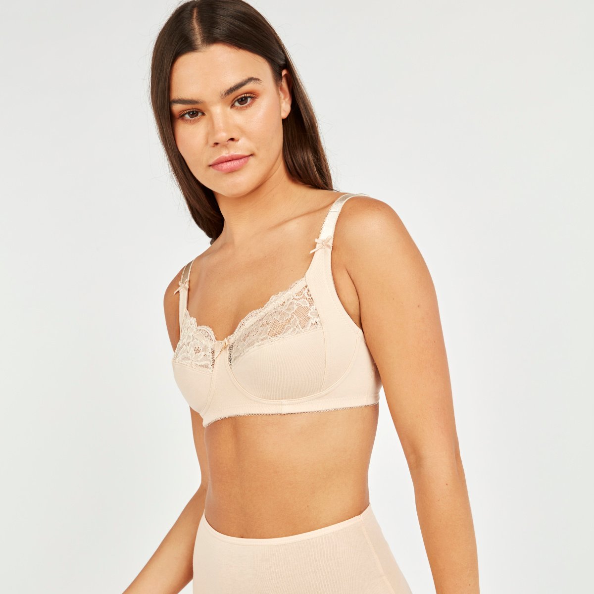 Lace Detail Wide Band Bra with Hook and Eye Closure