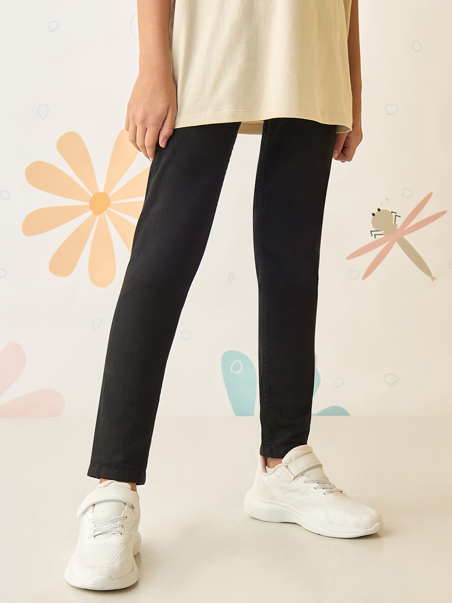 Plain Mid-Rise Skinny Jeans with Pockets