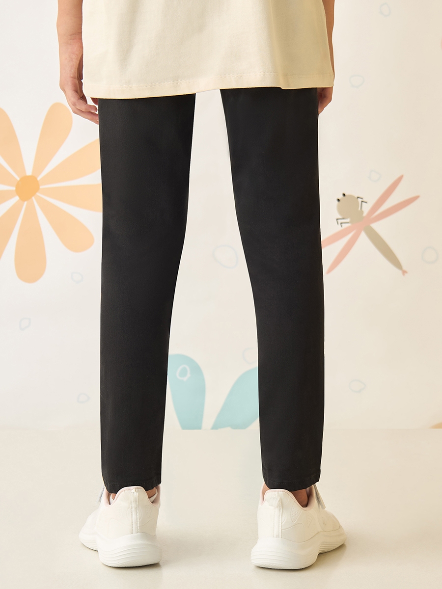 Plain Mid-Rise Skinny Jeans with Pockets