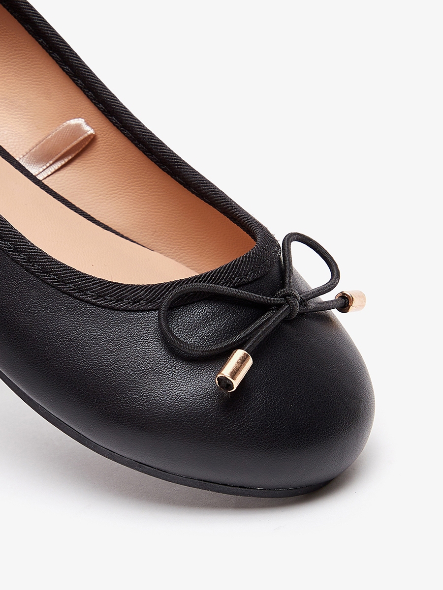 Solid Slip-On Round Toe Ballerina Shoes with Cushioning