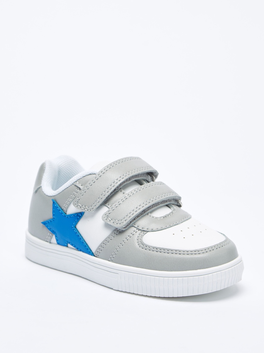 حذاء سنيكرز بشريط إغلاق لاصق وزخارف نجمة من إل بي إل من شو إكسبرس