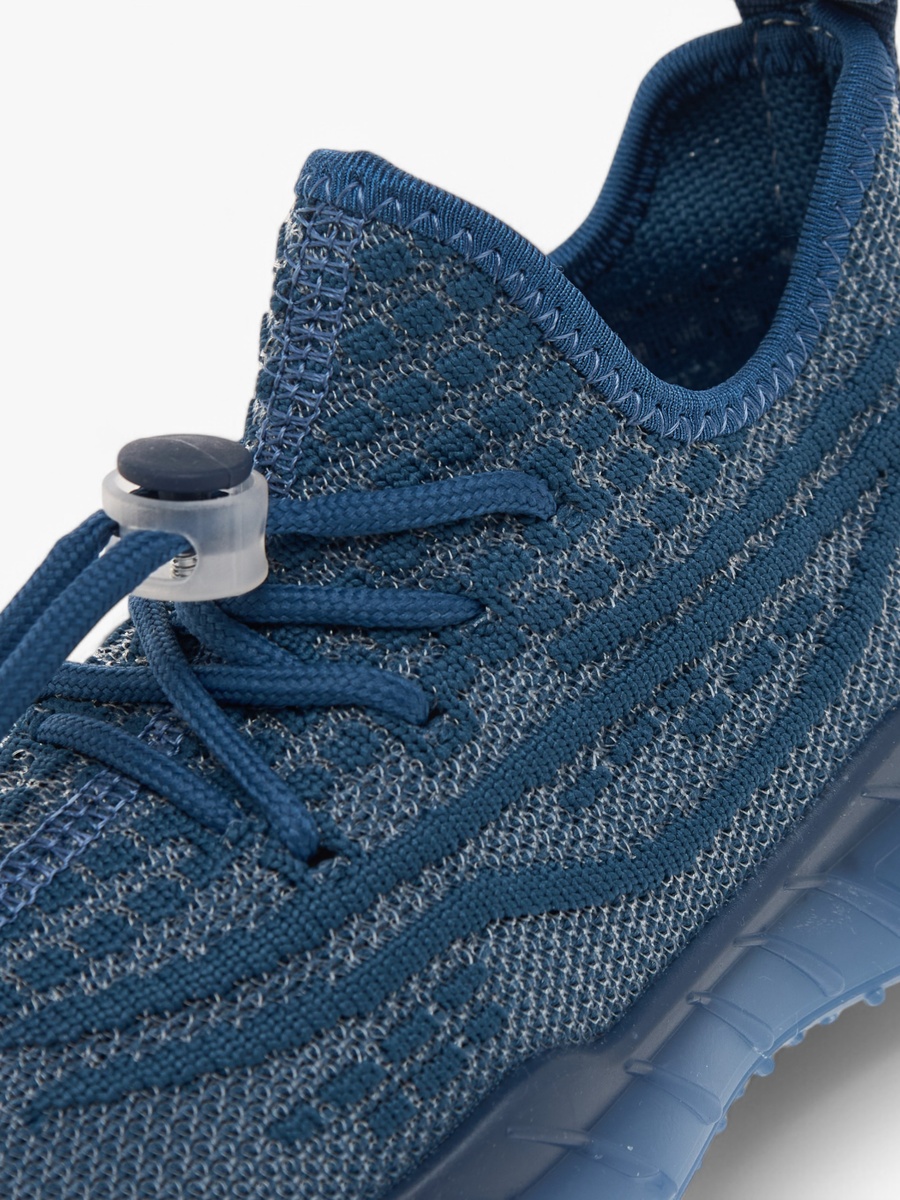 Monotone Sports Shoes with Lace-Up Closure
