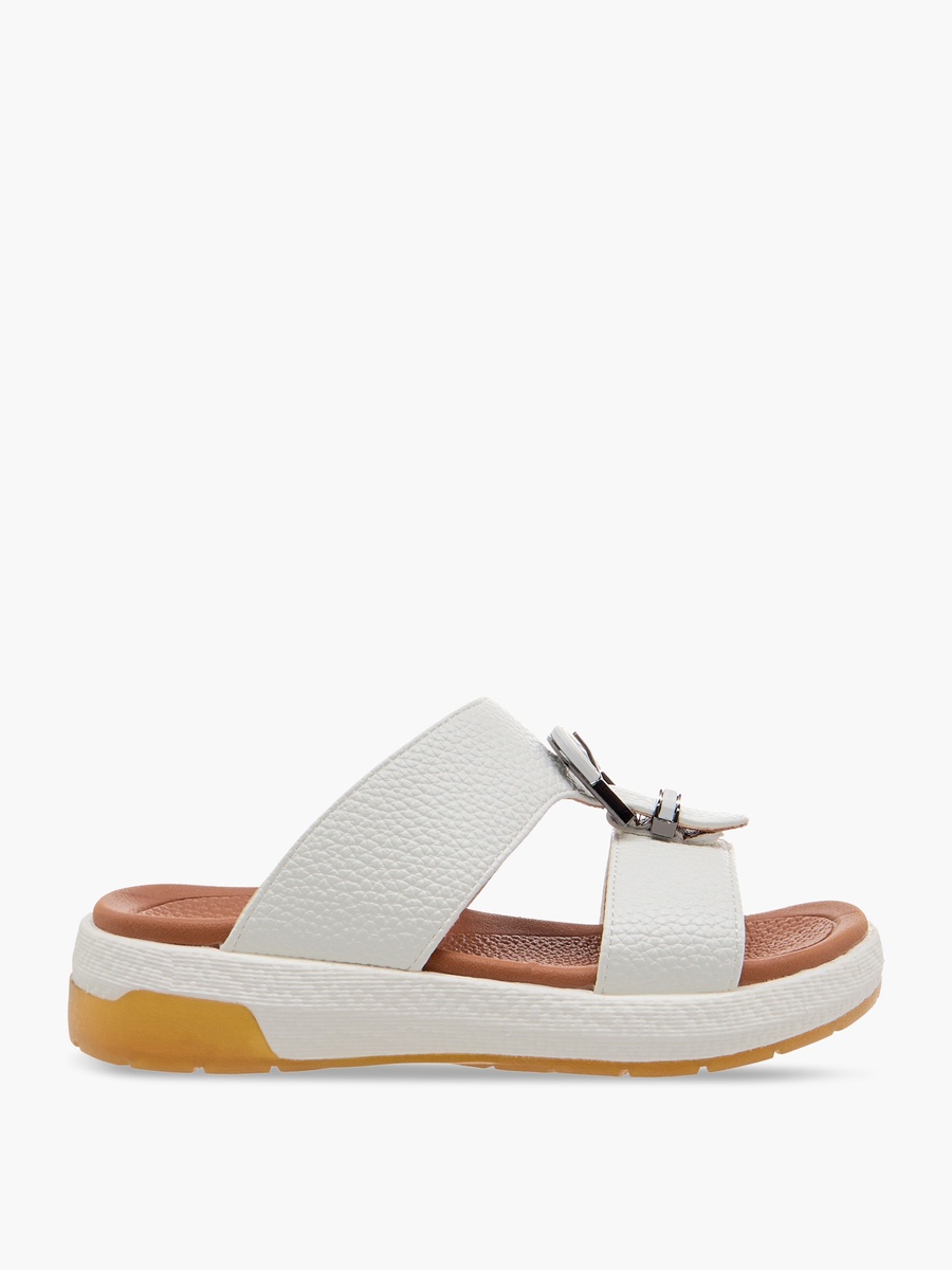 Textured Arabic Comfort Sandals with Buckle Detail