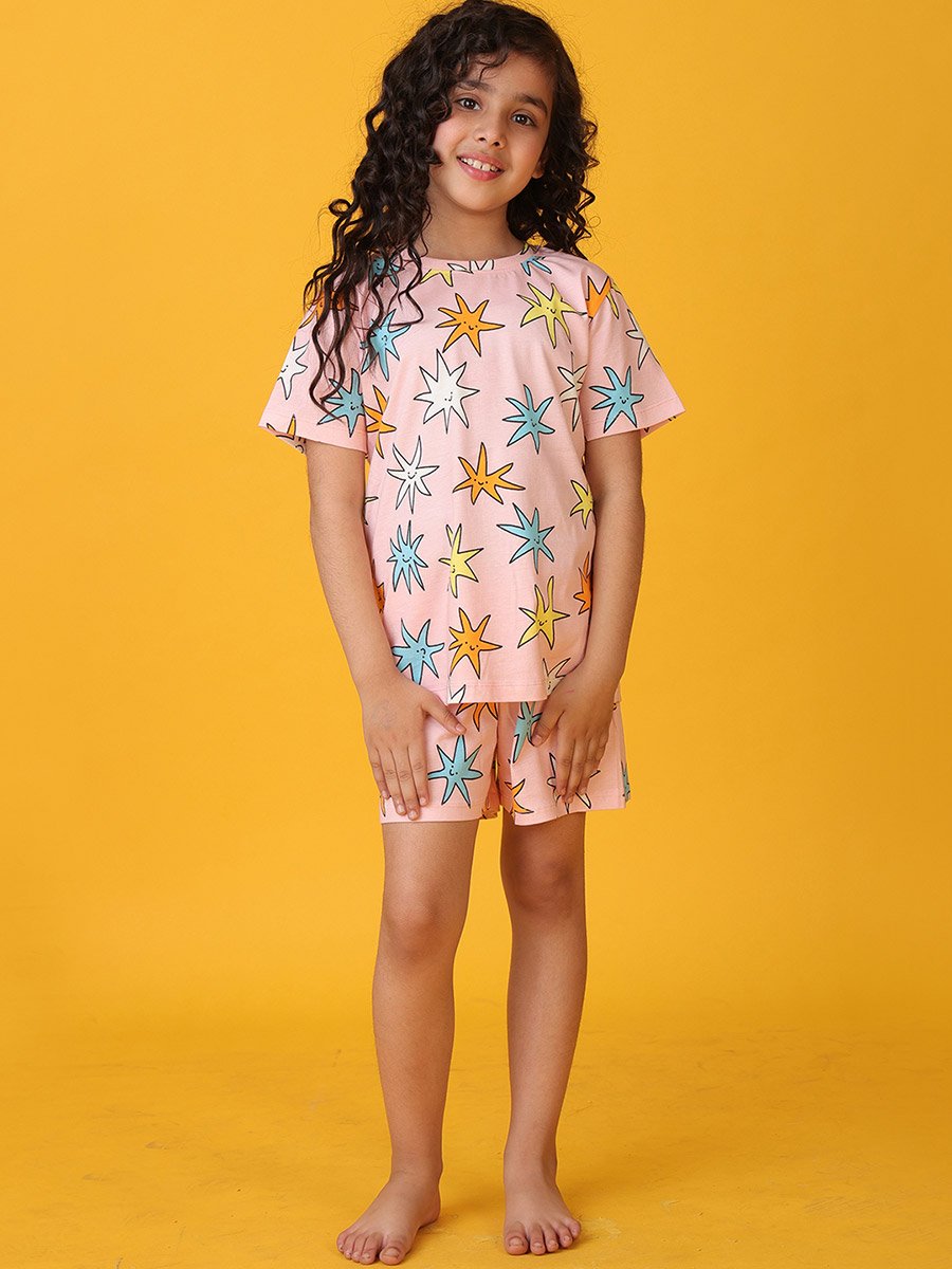 مجموعة من شورت وتيشيرت بأكمام قصيرة