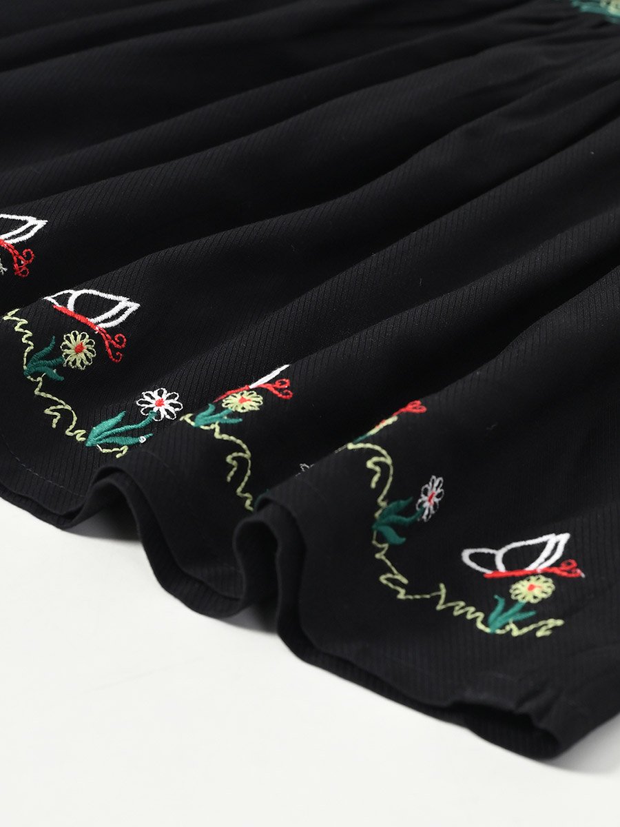 Floral Embroidered Buttoned Knee-Length Dress