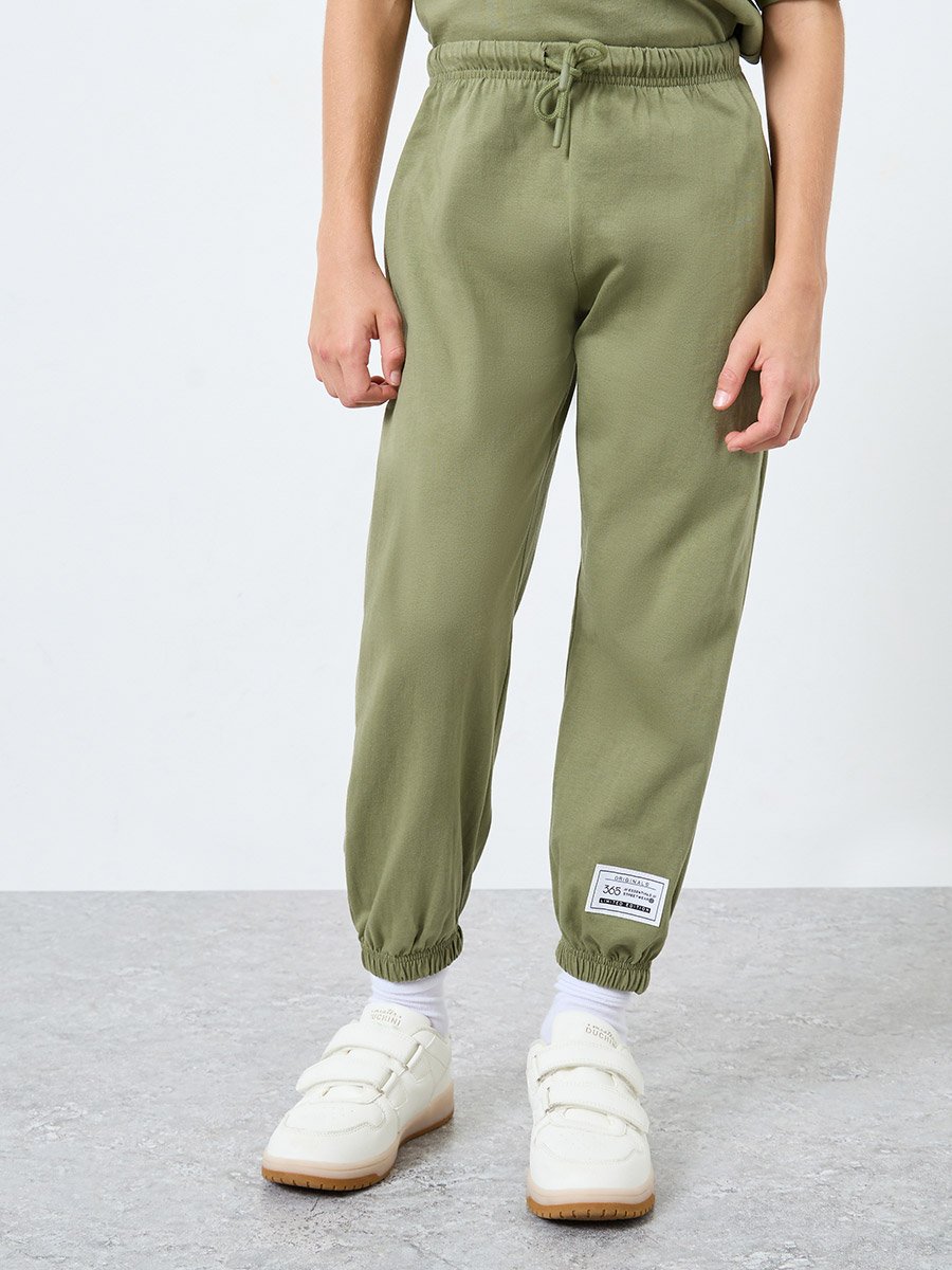 Teens Green T-Shirt and Badge Detail Joggers Set