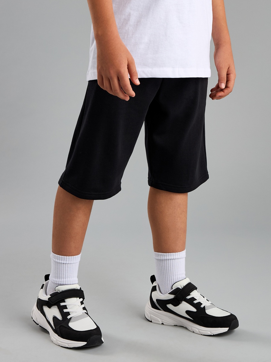 Plain Mid-Rise Shorts with Pockets