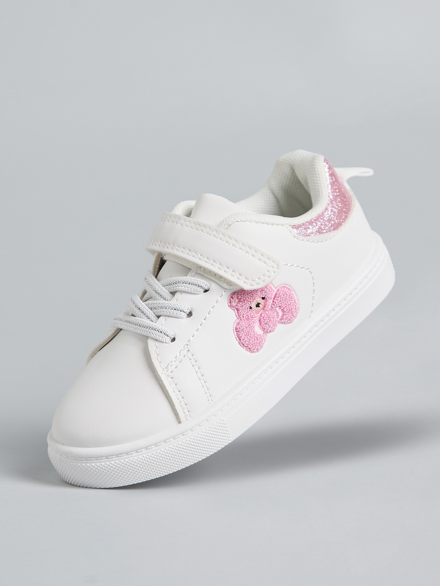 حذاء بشريط إغلاق لاصق وزينة دب