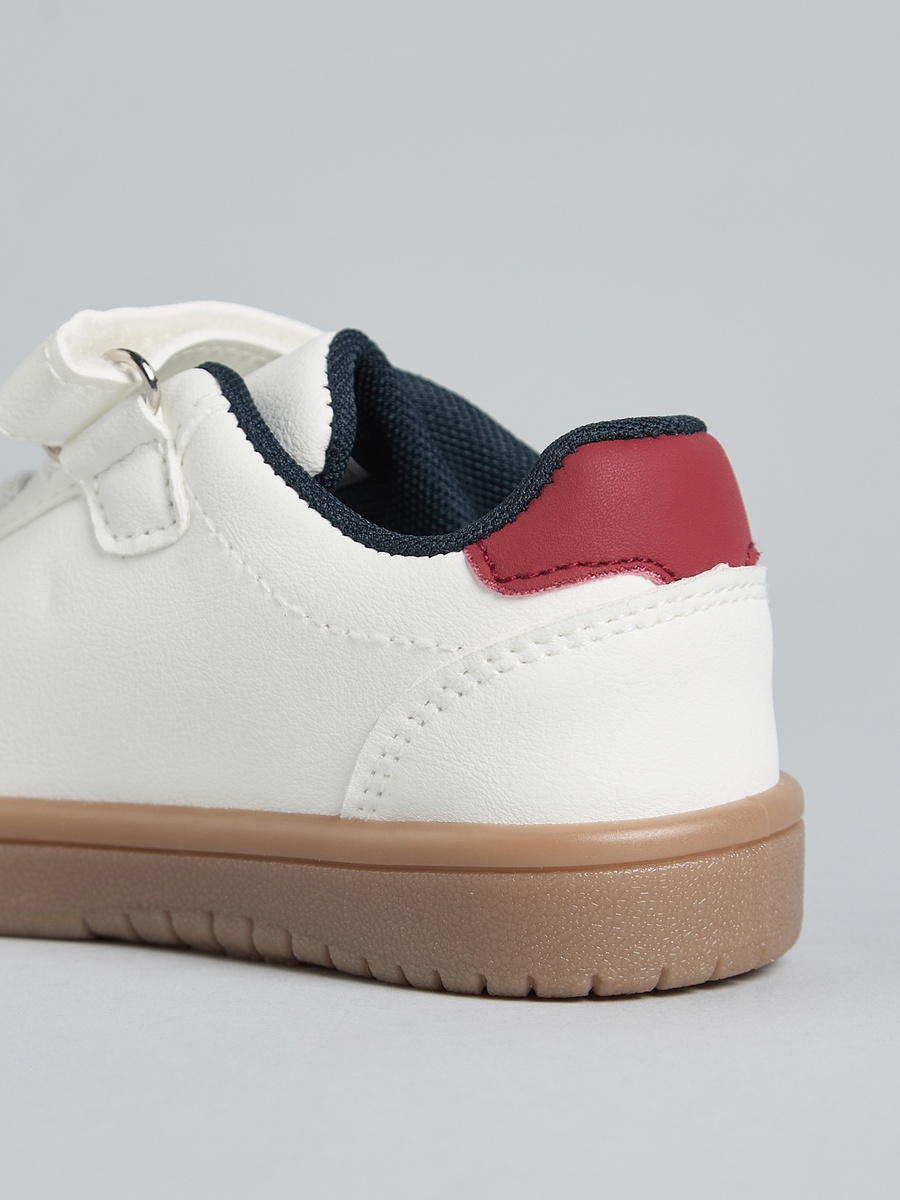 Panelled Sports Shoes with Hook and Loop Closure