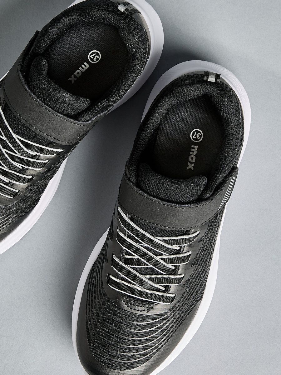 Textured Sports Shoes with Hook and Loop Closure