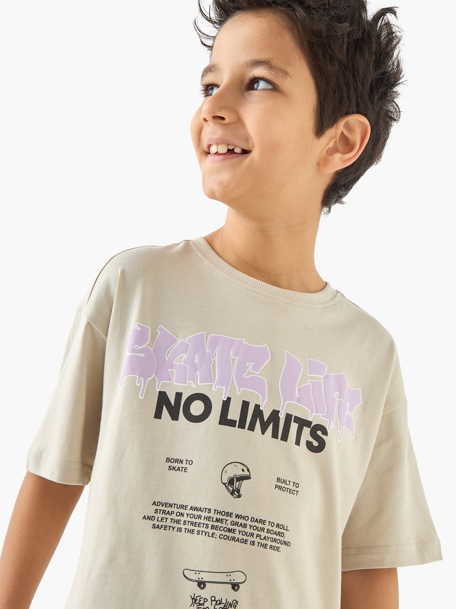 Typographic Print Crew Neck T-Shirt with Short Sleeves