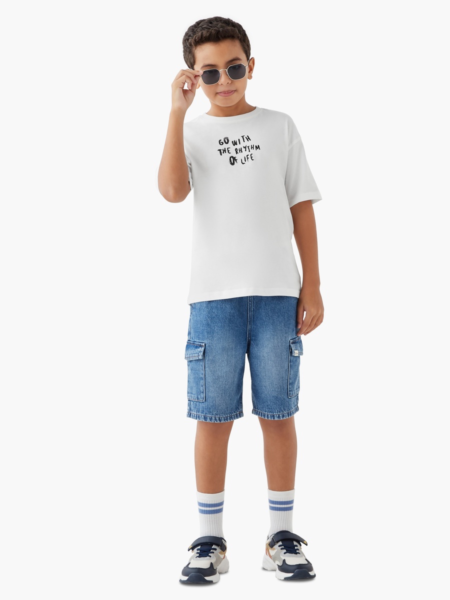 تيشيرت بأكمام قصيرة وطبعات شعار من جونيورز