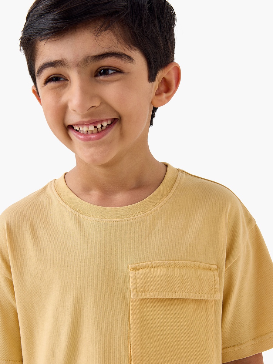 Solid T-Shirt with Short Sleeves and Flap Pocket