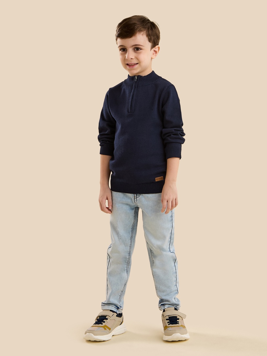 كنزة بياقة ضيقة ونصف سحاب