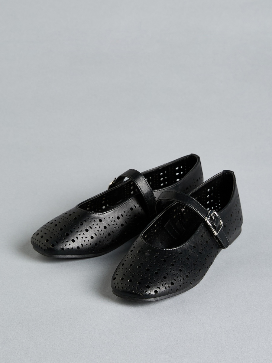 Cutout Detail Ballerina Shoes with Buckle Closure