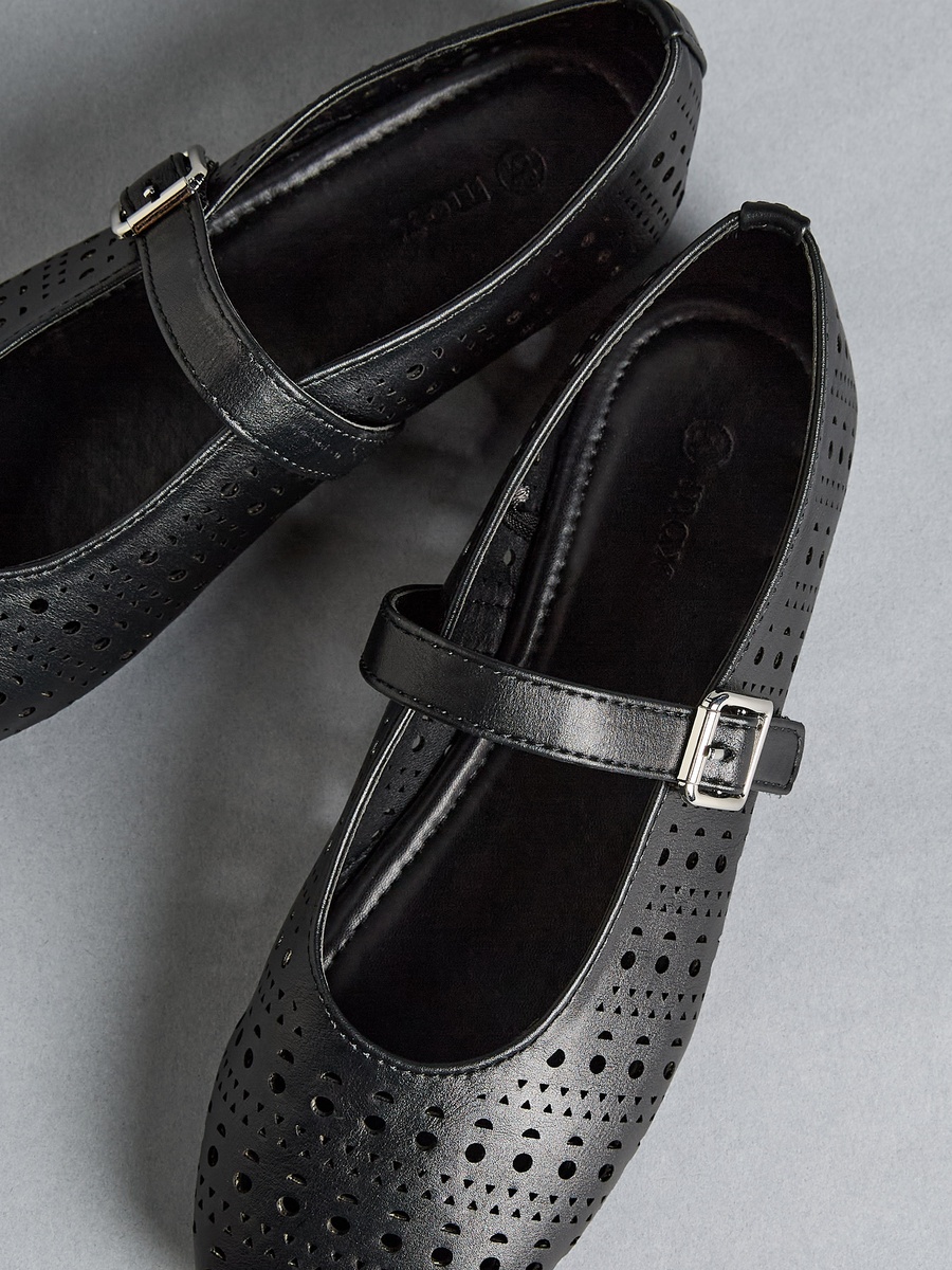 Cutout Detail Ballerina Shoes with Buckle Closure