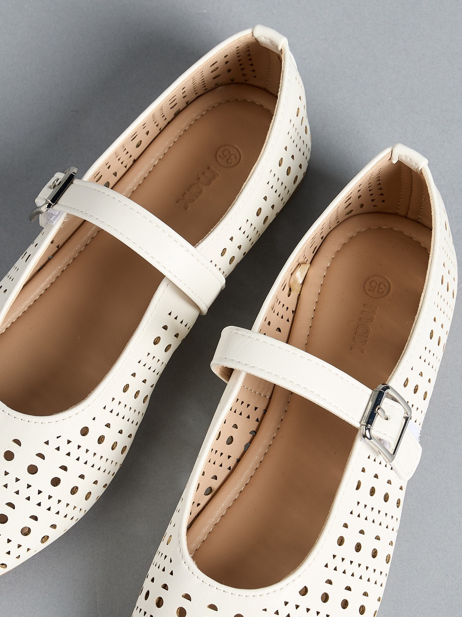 Cutout Detail Ballerina Shoes with Buckle Closure