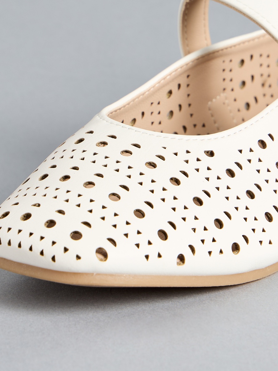 Cutout Detail Ballerina Shoes with Buckle Closure