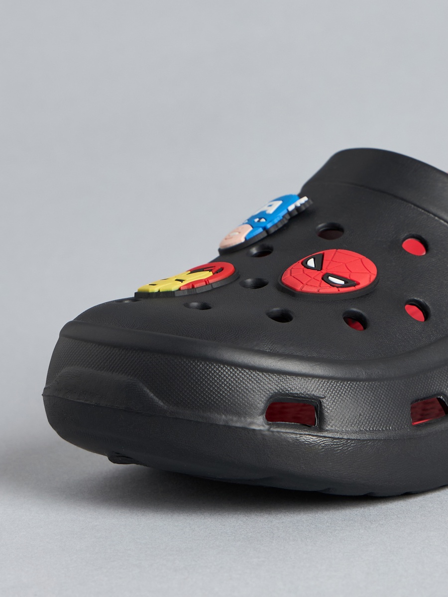 Avengers Accent Clogs
