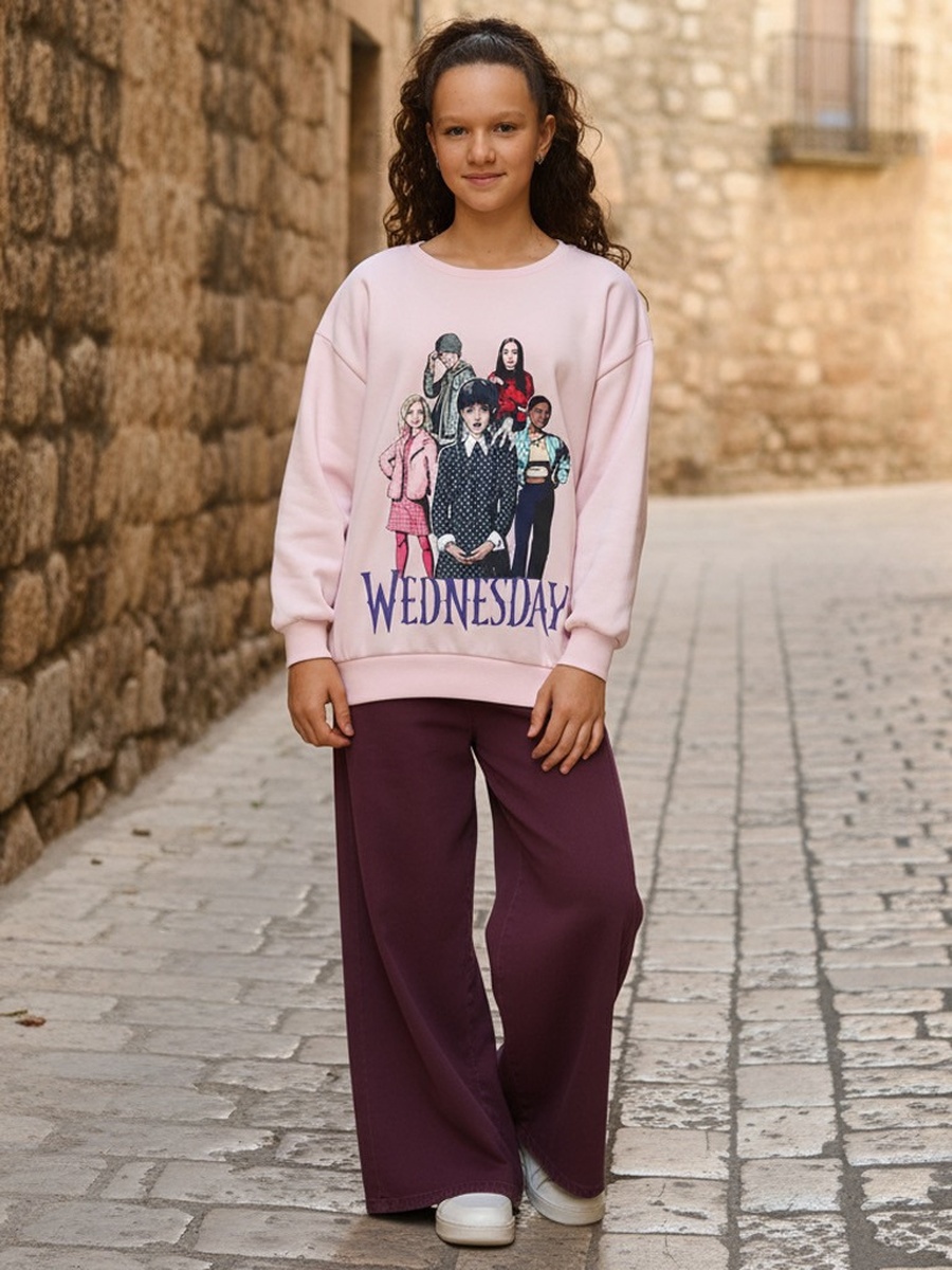 سويت شيرت واسع بطبعات جرافيك وينزداي