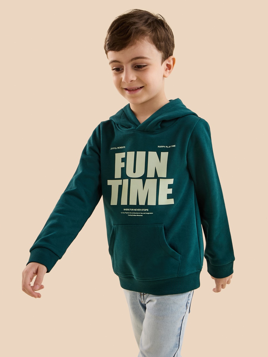سويت شيرت بقبعة وطبعات