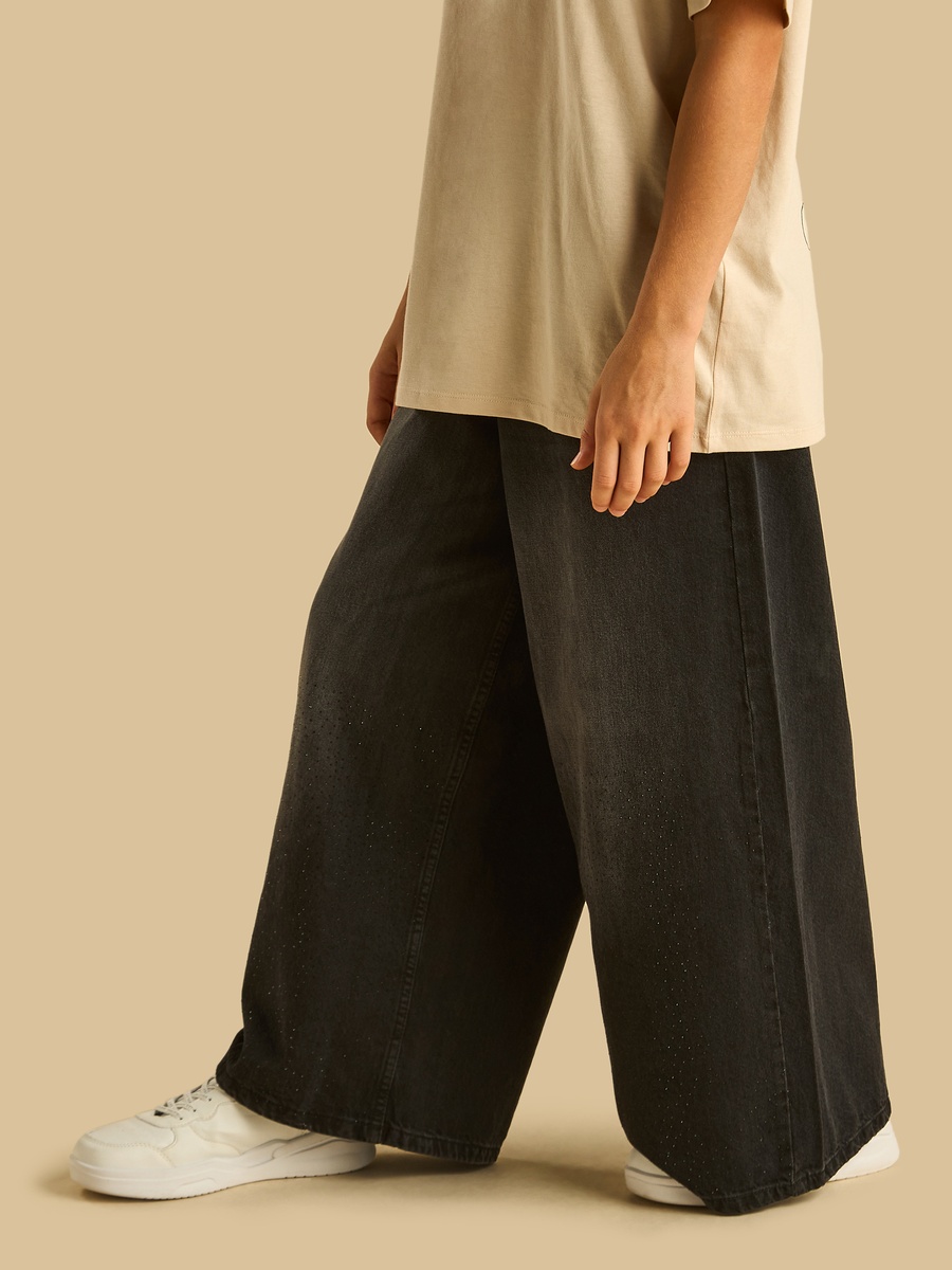 Mid-Rise Wide Leg Jeans