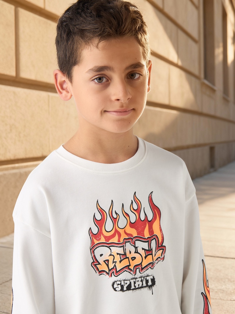 Graphic Print Sweatshirt with Long Sleeves