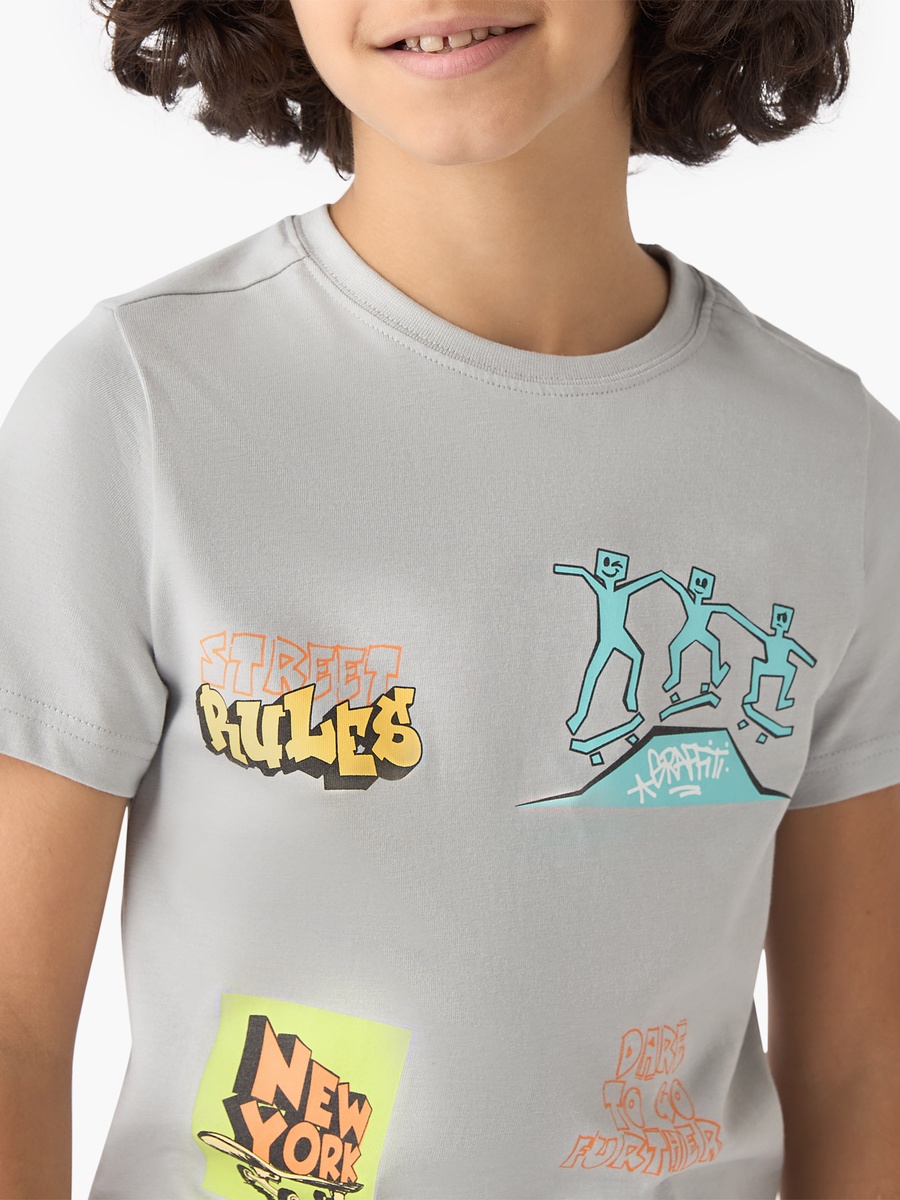 Graphic Print T-Shirt with Short Sleeves