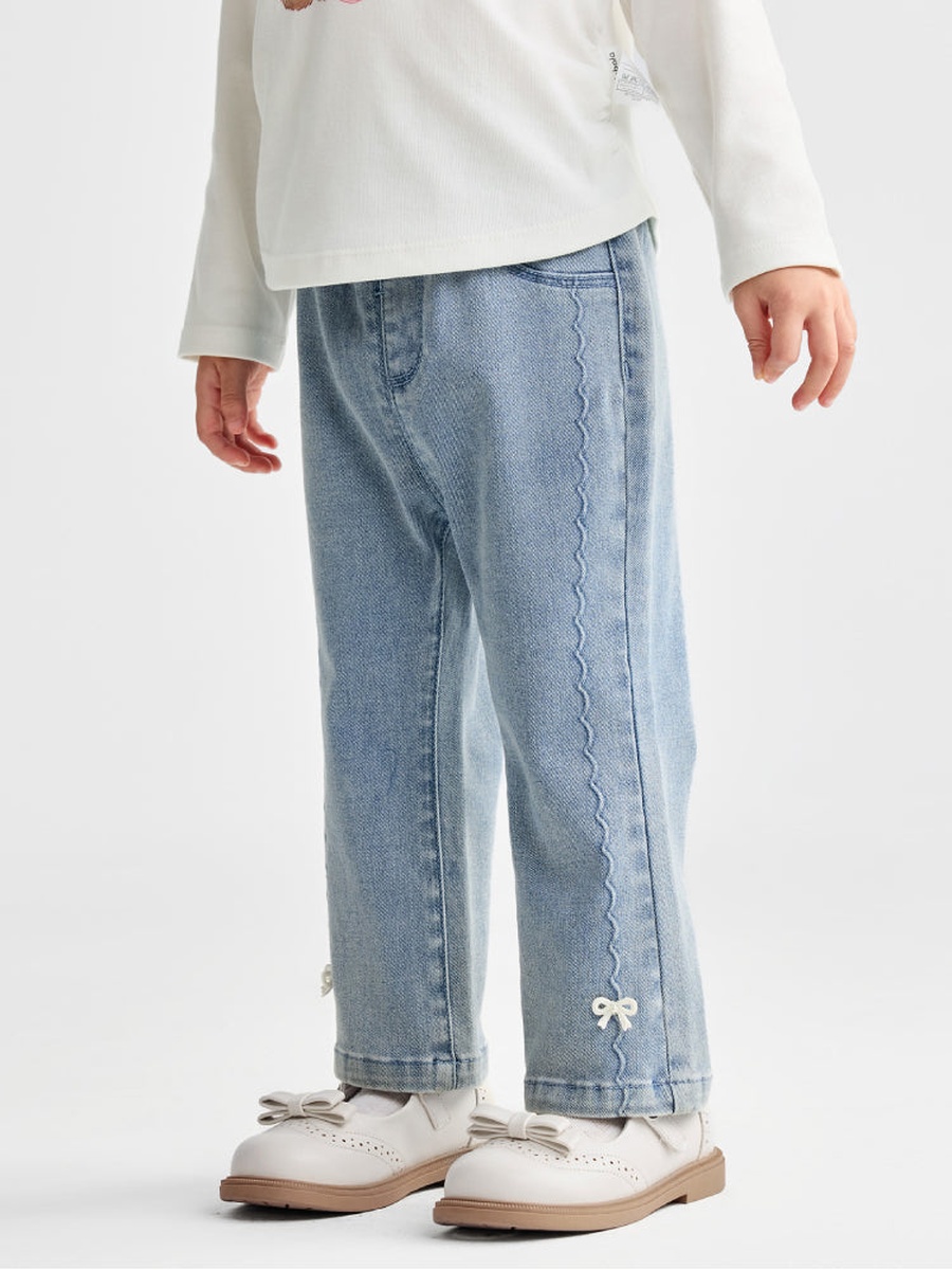 Denim Jeans with Scalloped Stitching