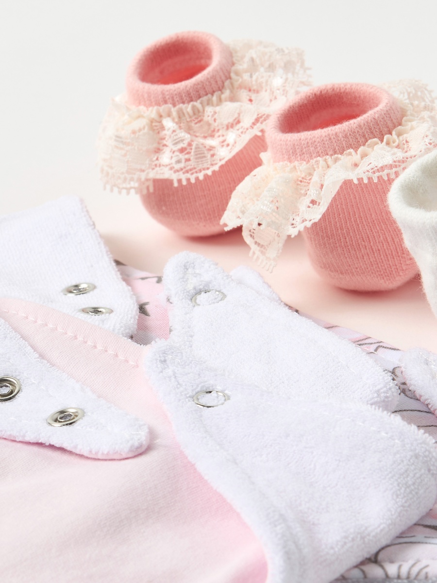 Pack of 5 - Assorted Bib and Socks Set