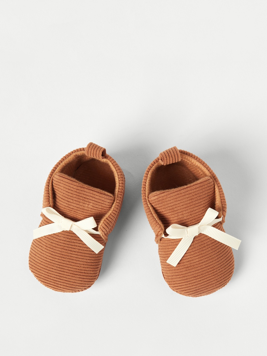 Ribbed Booties with Bow Detail