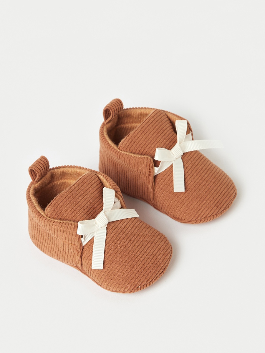 Ribbed Booties with Bow Detail
