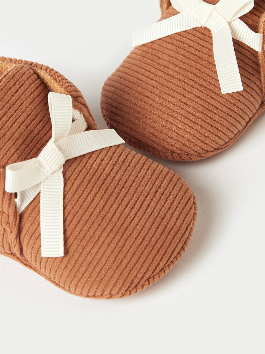 Ribbed Booties with Bow Detail