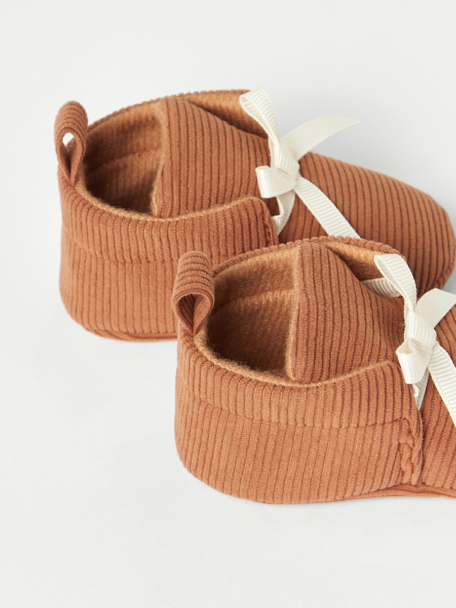 Ribbed Booties with Bow Detail