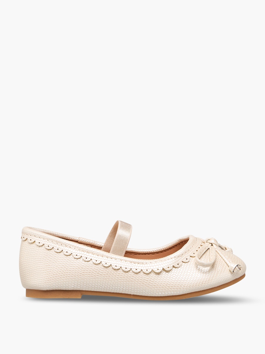 Scallop Detail Bow Accent Elasticated Strap Ballerina Shoes