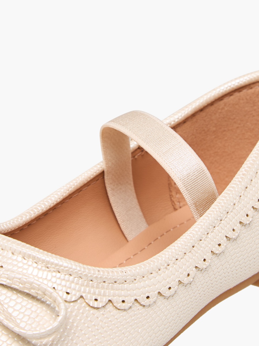 Scallop Detail Bow Accent Elasticated Strap Ballerina Shoes
