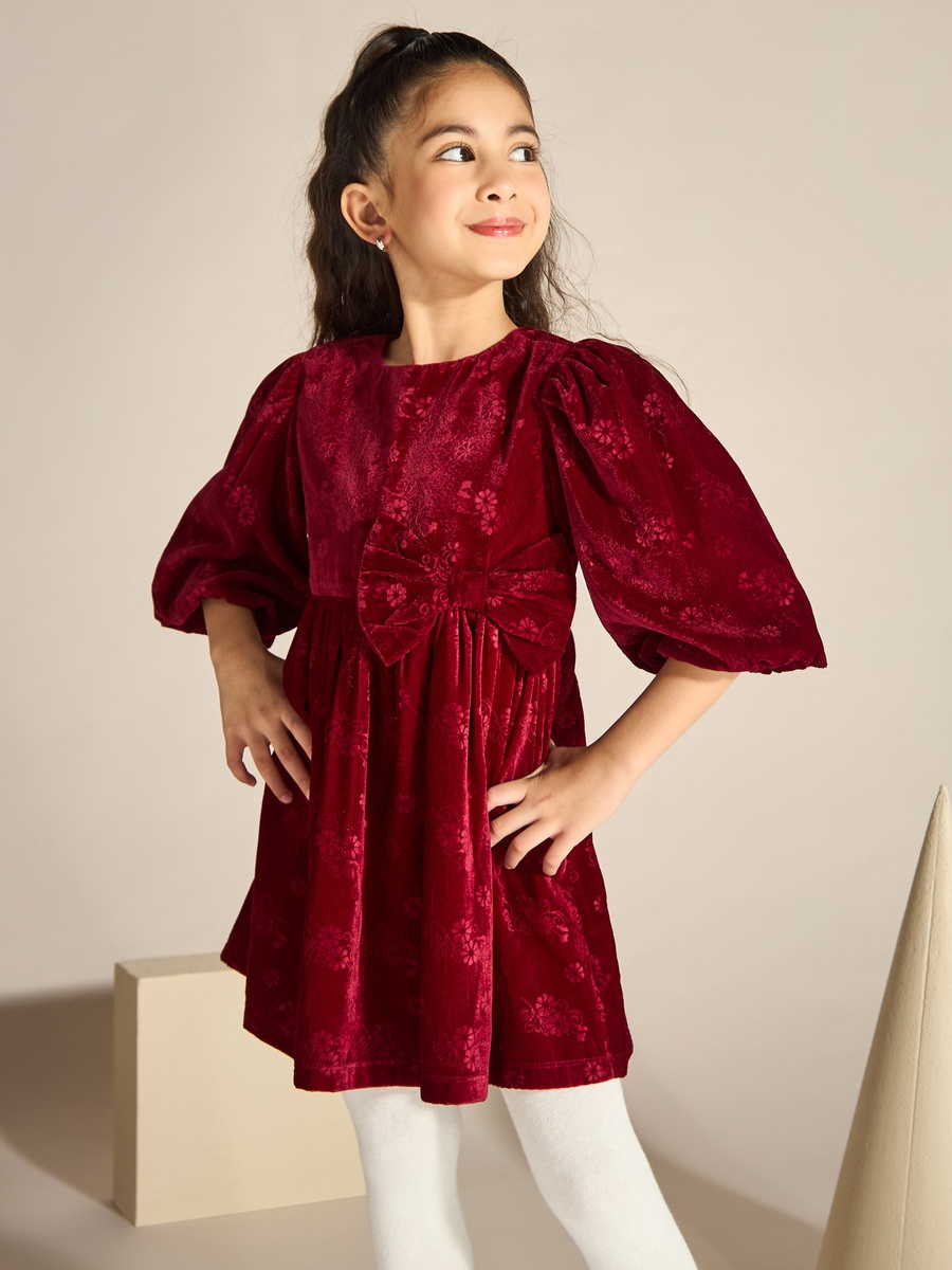 فستان مخملي بنقوش زهور