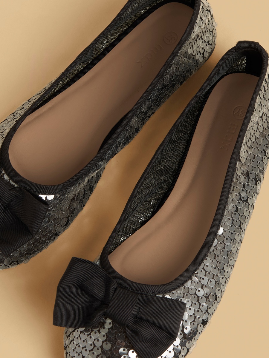 Sequinned Bow Accent Ballerina Shoes