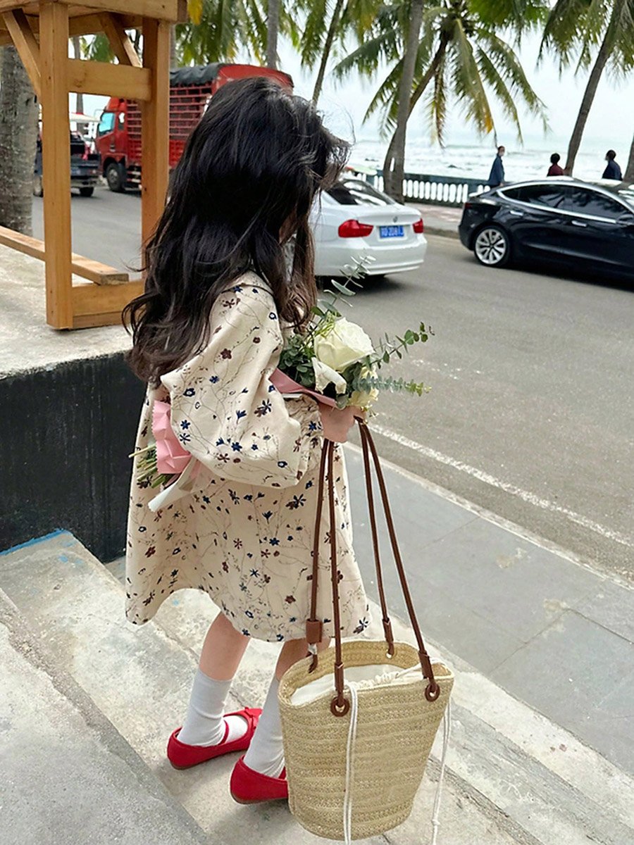 فستان بياقة بيتر بان وطبعة أزهار للأطفال