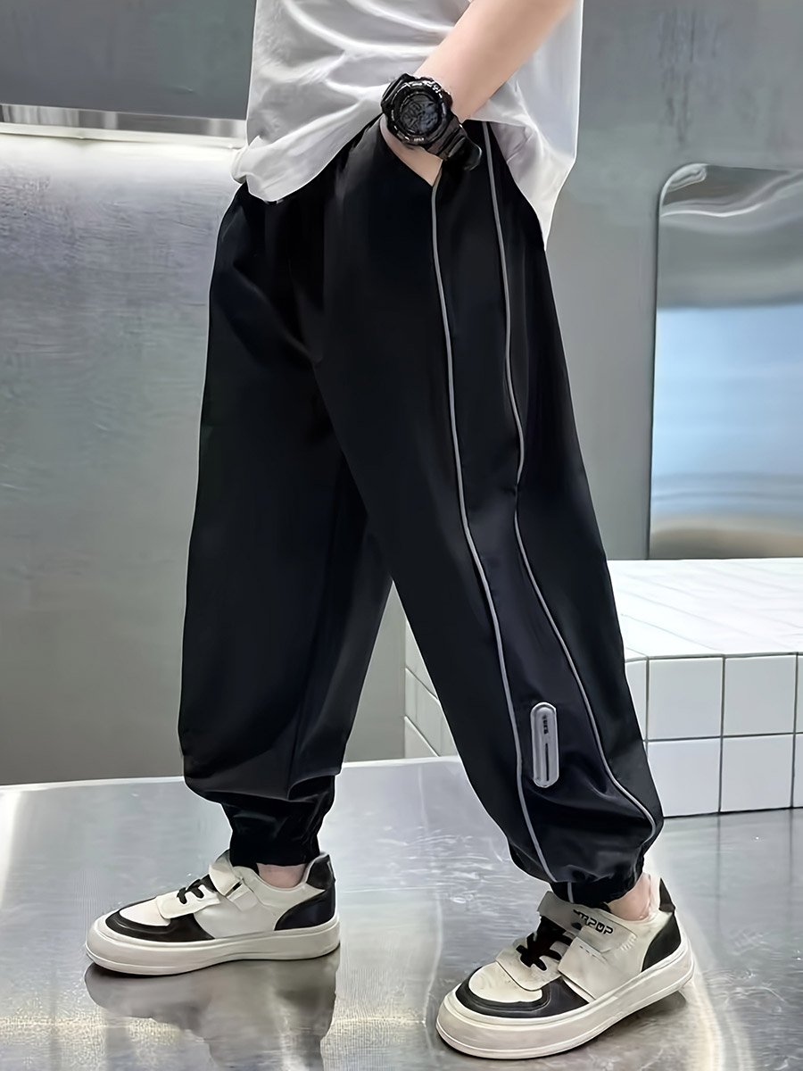 Boys Black Relaxed Fit Cuffed Joggers