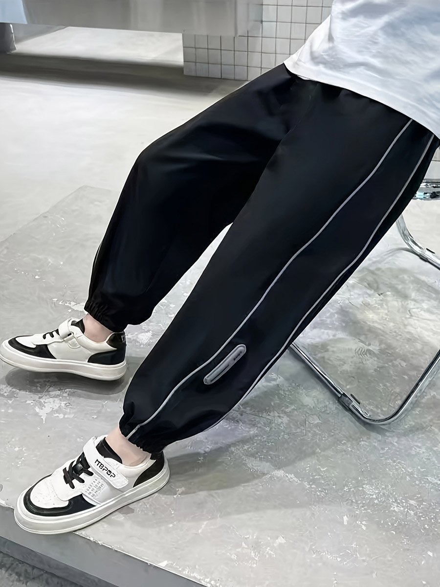 Boys Black Relaxed Fit Cuffed Joggers