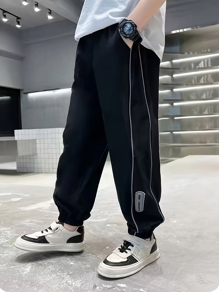 Boys Black Relaxed Fit Cuffed Joggers