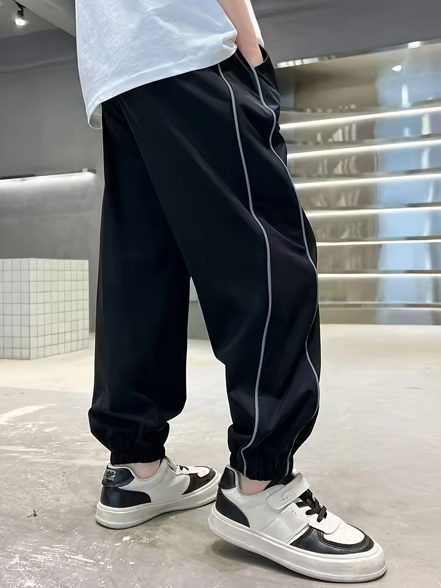 Boys Black Relaxed Fit Cuffed Joggers