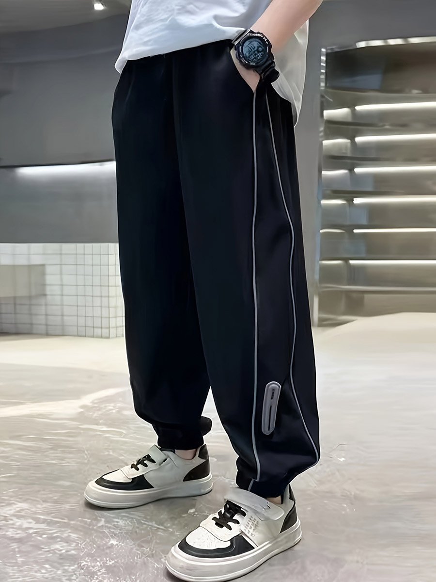 Boys Black Relaxed Fit Cuffed Joggers