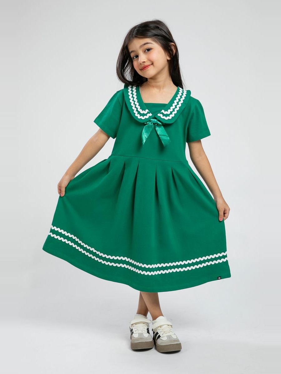 Dress with Wavy Trim and Bow Collar