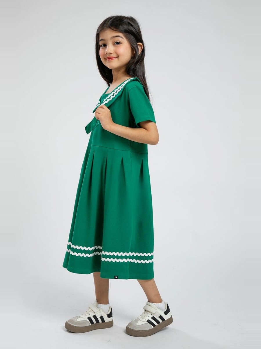 Dress with Wavy Trim and Bow Collar