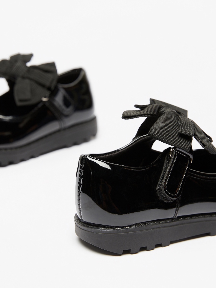 Solid Mary Jane Shoes with Bow Accent