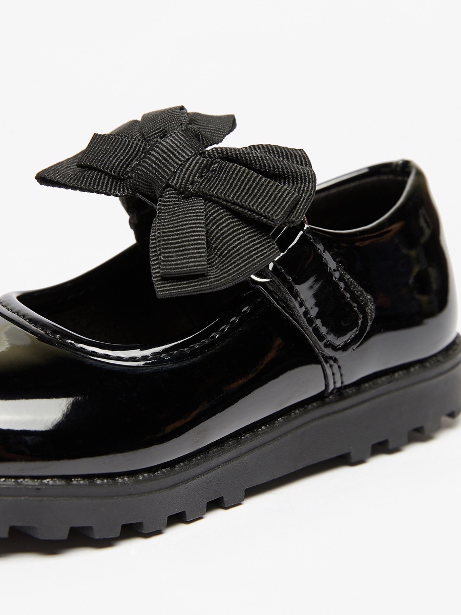 Solid Mary Jane Shoes with Bow Accent