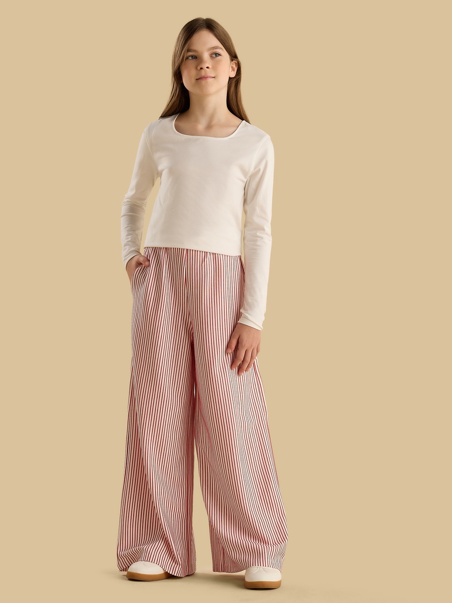 بنطال مخطط بأرجل واسعة
