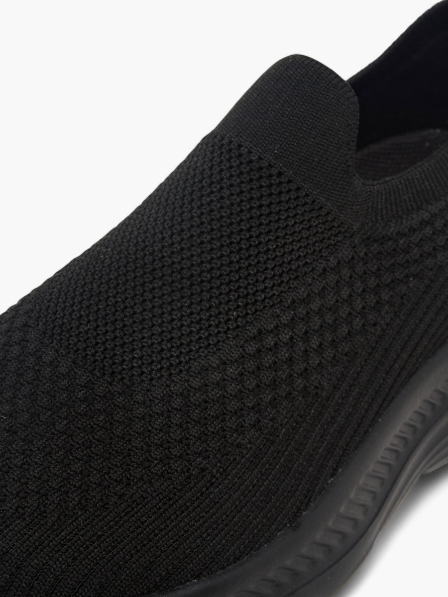 Slip-On Sports Shoes